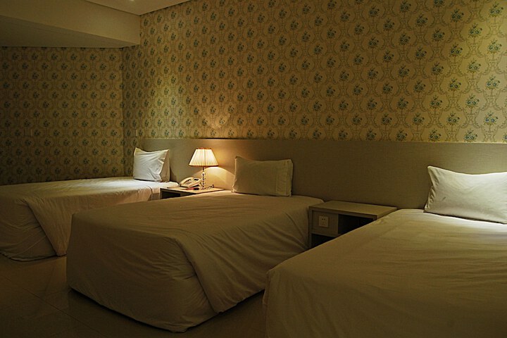Room 11 of 73