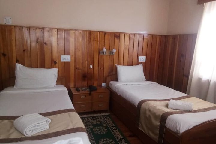 Room 6 of 7
