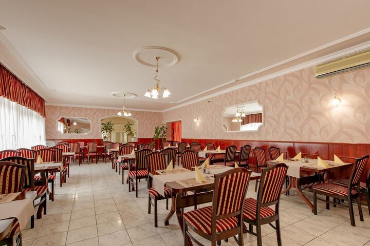 Dining 30 of 48