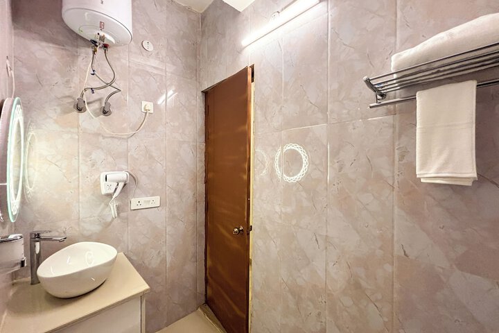 Room 73 of 121