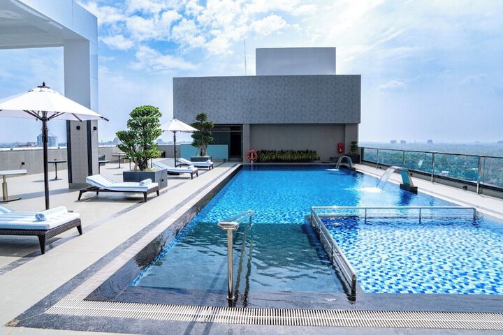 Pool 53 of 87