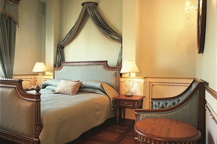 Room 6 of 38