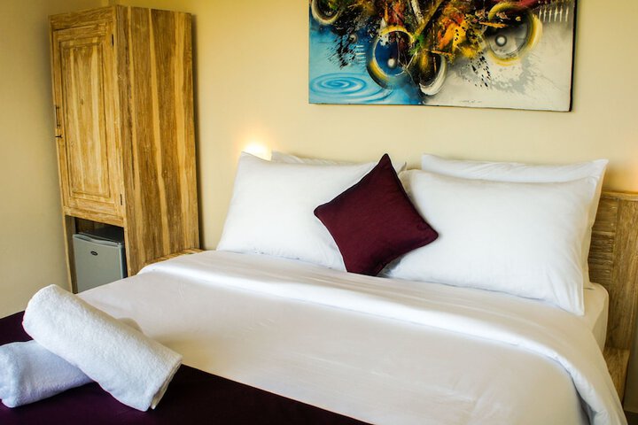 Room 10 of 33