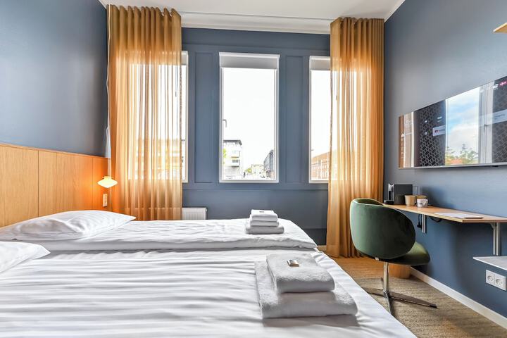 Room 10 of 40