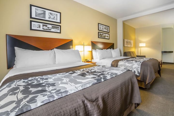 Room 4 of 33