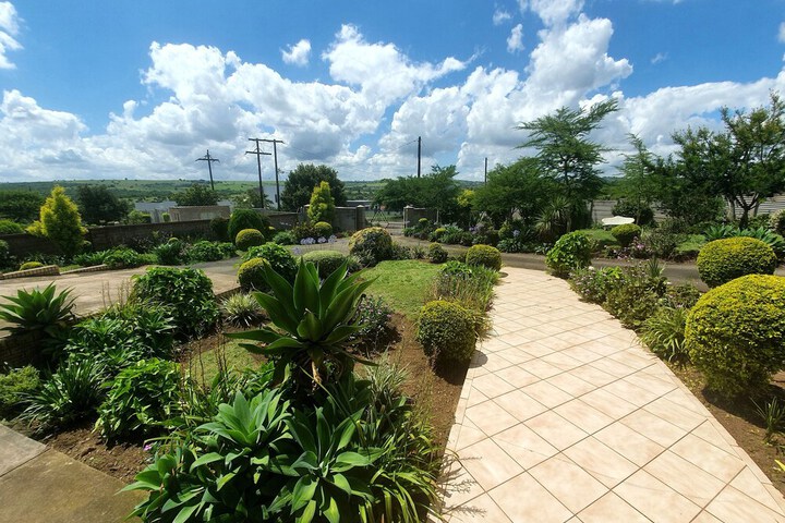 Hotel Exterior 7 of 7