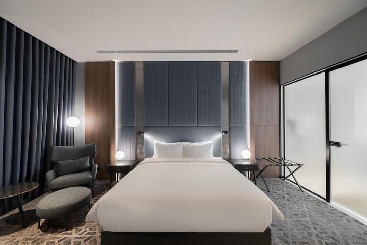 Room 25 of 120