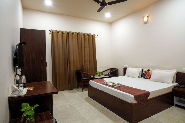 Room 3 of 10