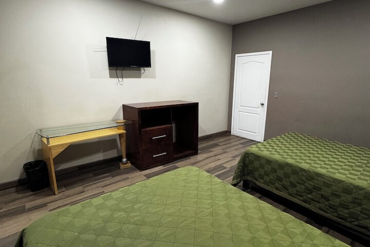 Room 4 of 18