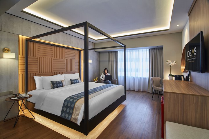 Room 6 of 33