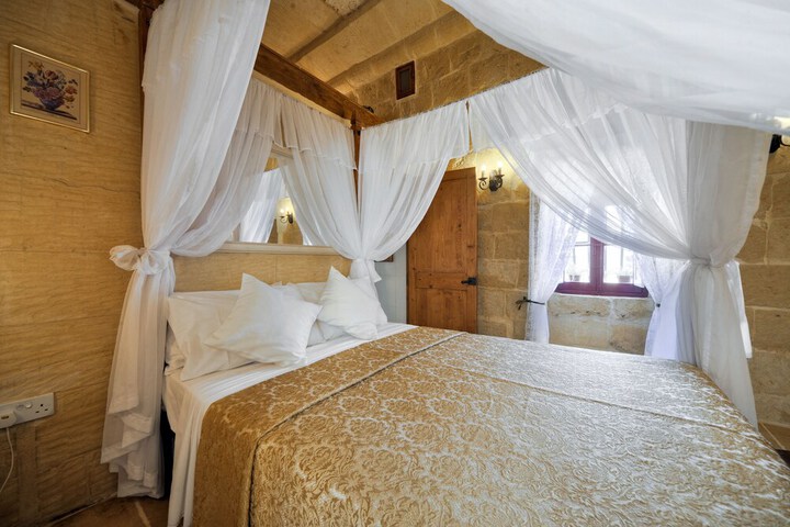 Room 3 of 31
