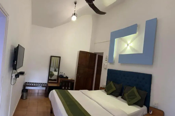 Room 2 of 11