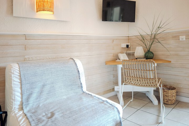 Room 15 of 143