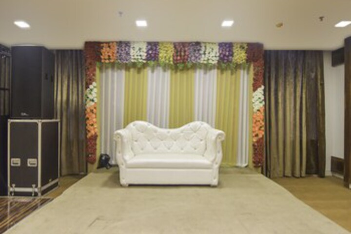 Ballroom/Hall 5 of 23