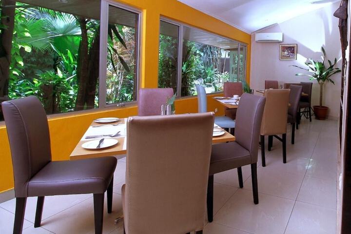 Dining 74 of 110