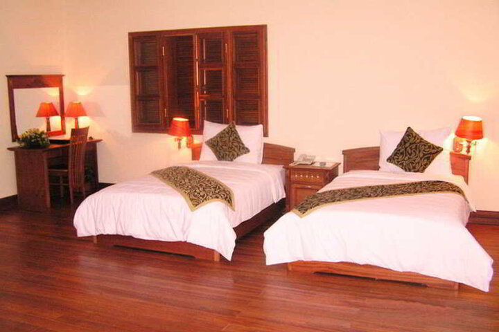 Room 3 of 8