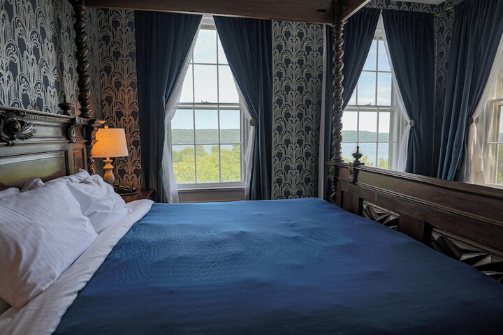 Room 44 of 128