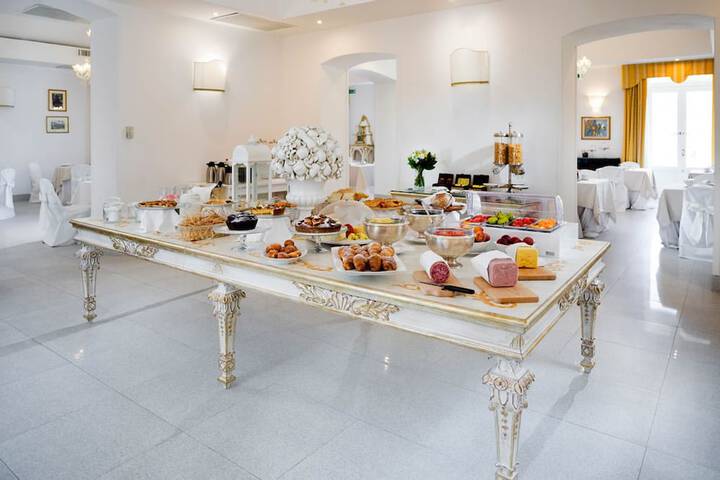 Breakfast/Coffee Service 21 of 39