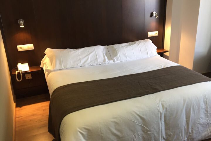 Room 3 of 27