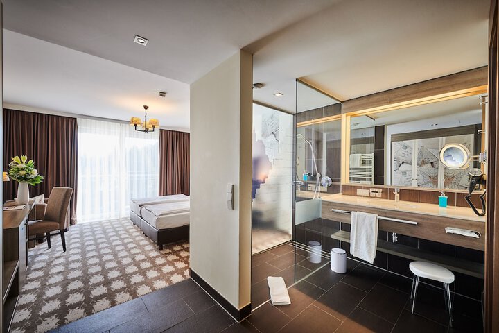 Room 6 of 46