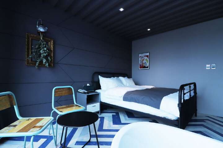 Room 43 of 184