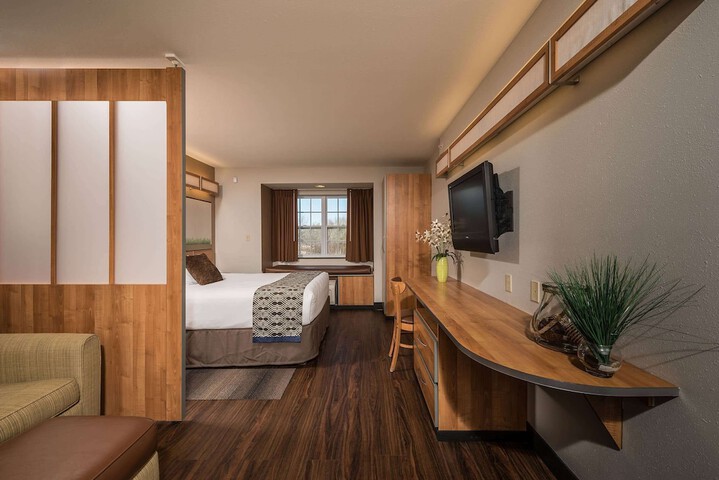 1 Queen Bed (23 of 31)