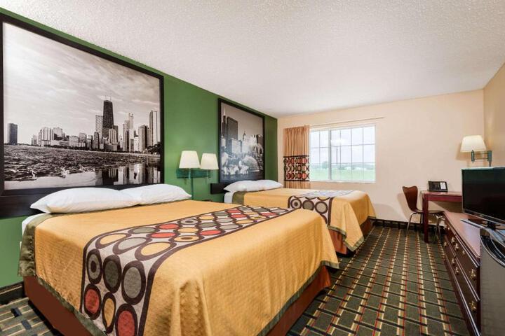2 Queen Beds (8 of 9)