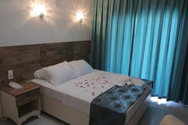 Room 5 of 13