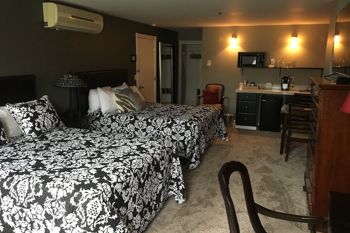 Room 4 of 36