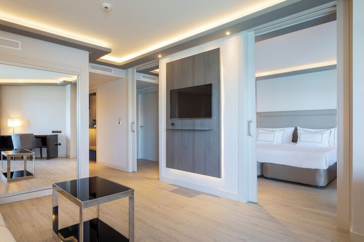 Room 28 of 145