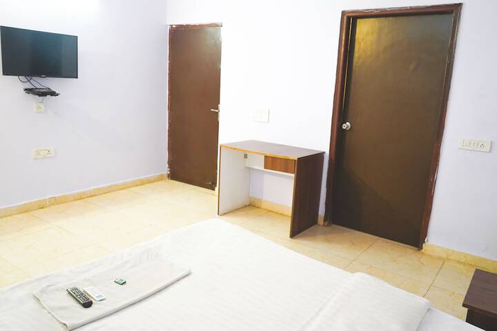 Room 5 of 6