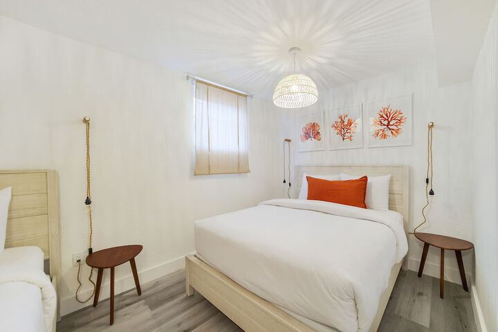 Room 16 of 48