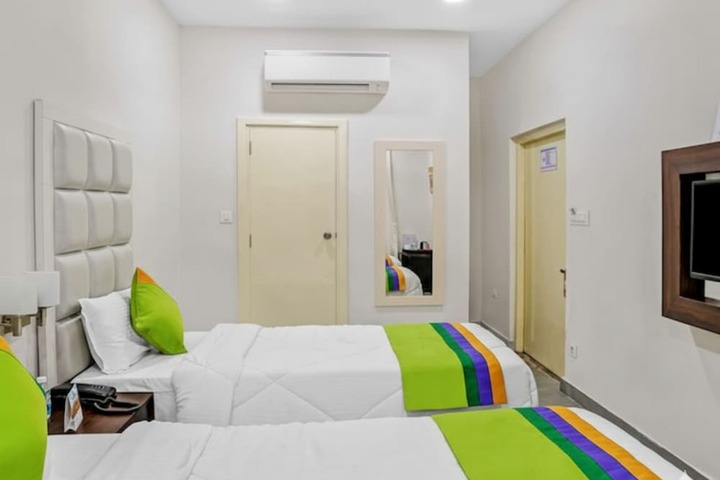 Room 10 of 23