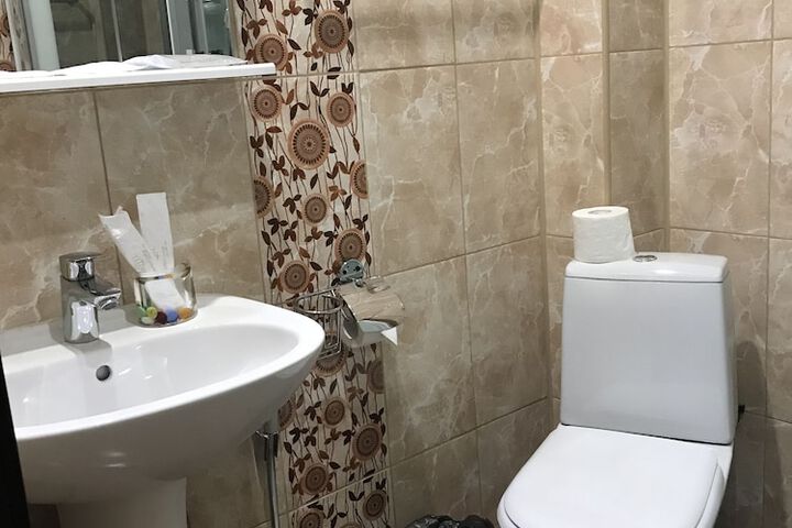 Room 102 of 127