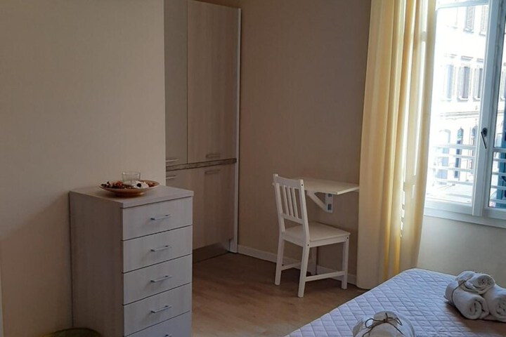 Room 12 of 48