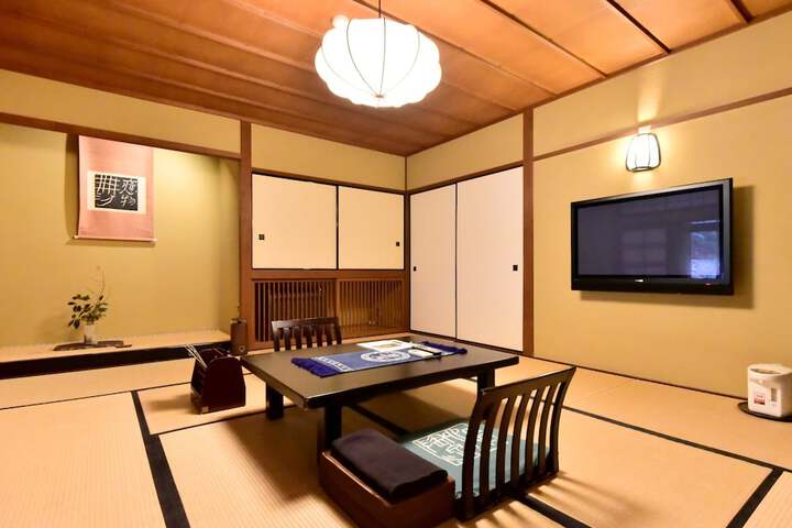 Room 7 of 127