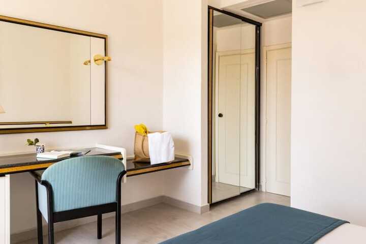 Room 32 of 136