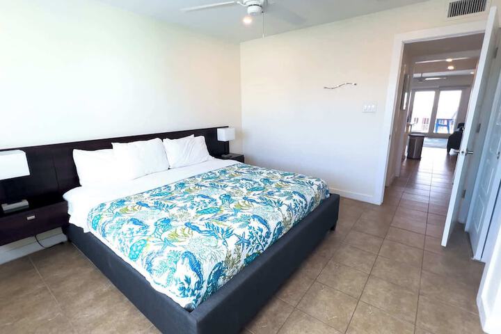 Room 6 of 65