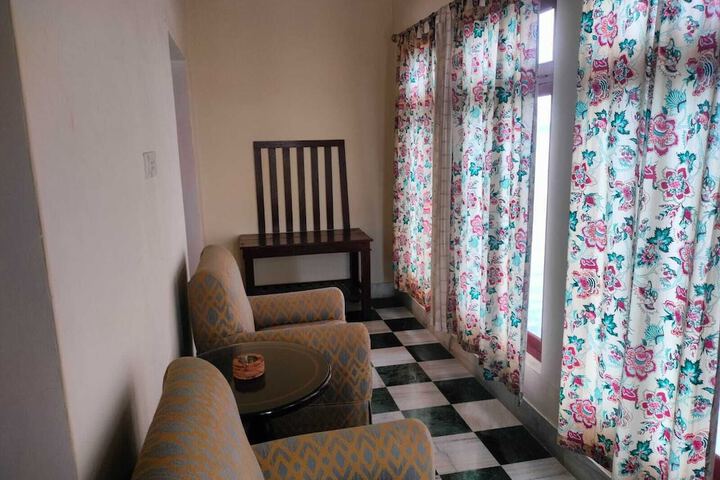 Room 6 of 17