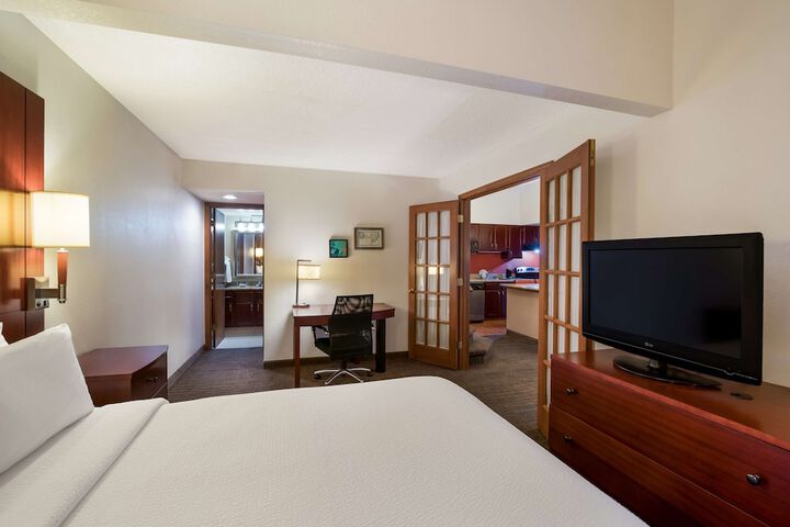 Accessible Suite King Bed Mobility Accessible Bathtb Sofa Bed Fullkt Full Breakfast (29 of 41)