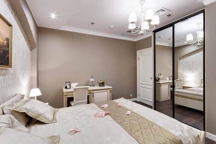 Room 3 of 10