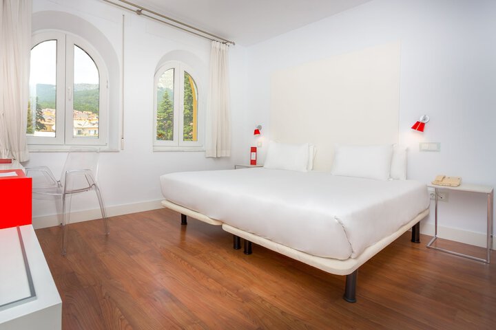 Room 2 of 90