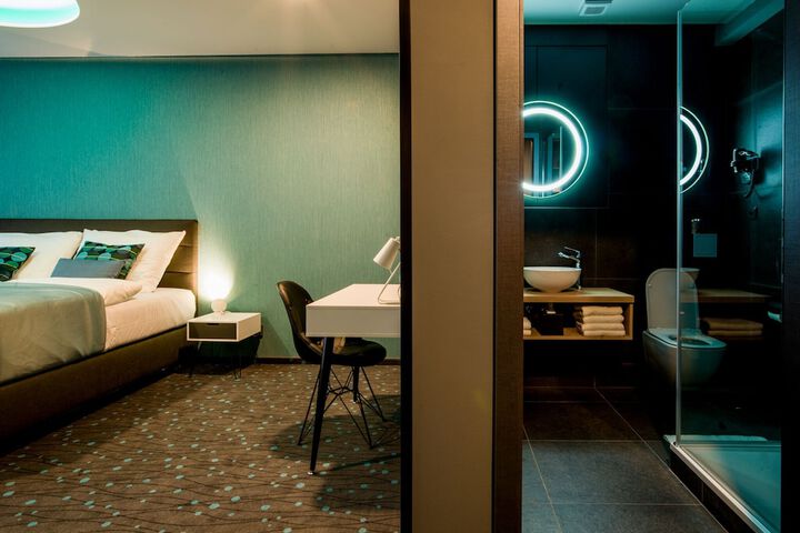 Room 14 of 38