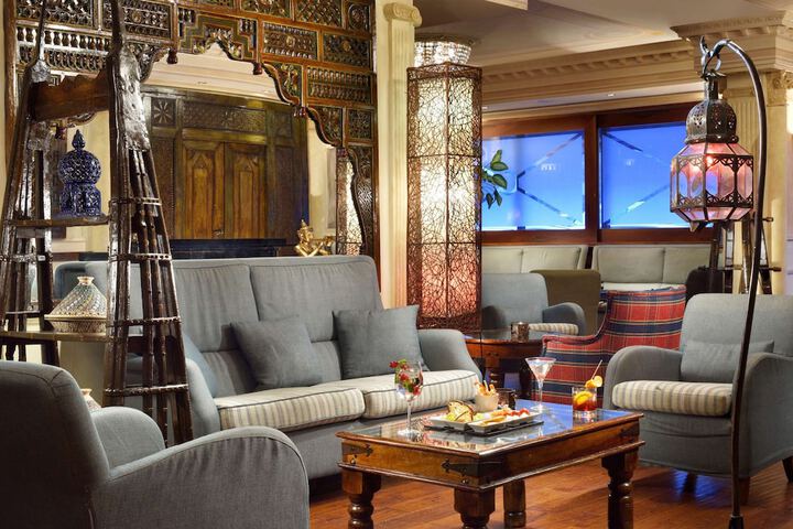 Lounge 84 of 106