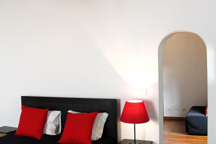 Room 32 of 60