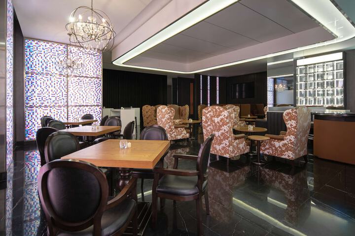 Lounge 135 of 189