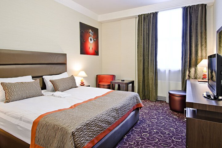 Room 8 of 71