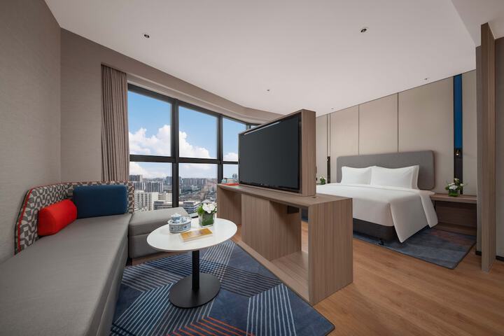 Room 14 of 96
