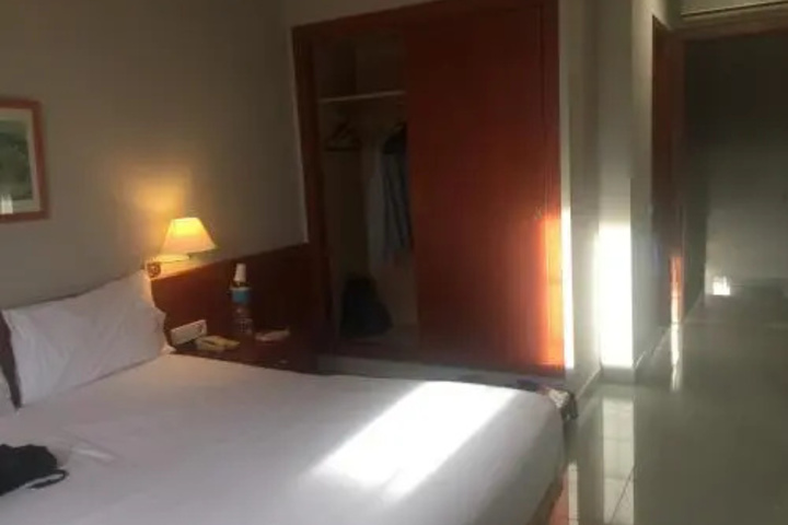 Room 2 of 6