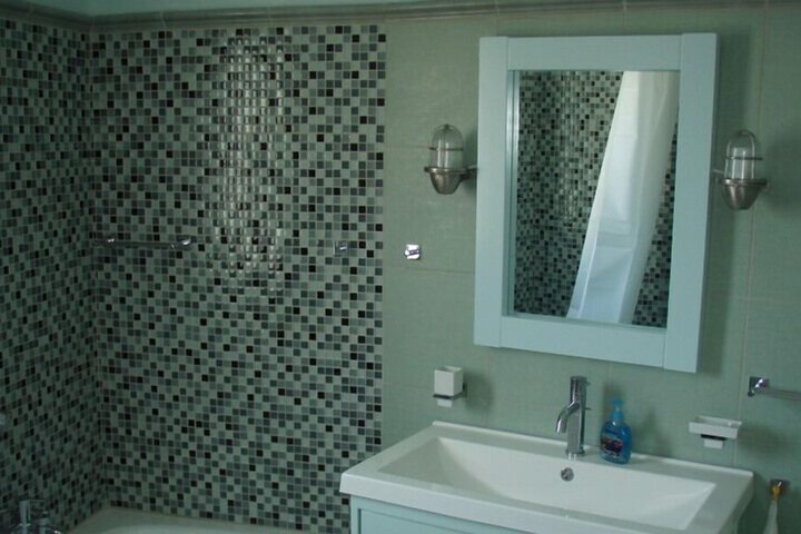Room 11 of 19